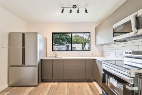 Appartement à louer à Miami, Floride: 3 chambres, 125.42 m2 № 1832493 - photo 3