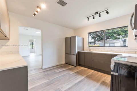 Appartement à louer à Miami, Floride: 3 chambres, 125.42 m2 № 1832493 - photo 1