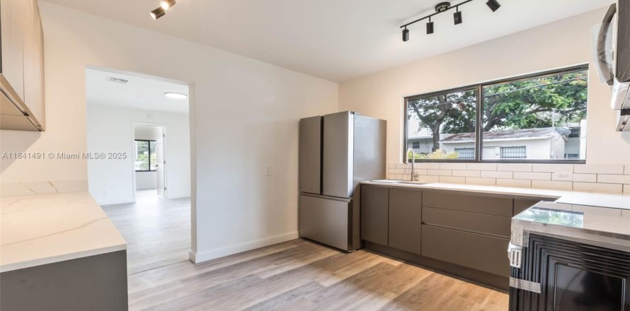 Appartement à Miami, Floride 3 chambres, 125.42 m2 № 1832493