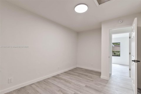 Apartamento en alquiler en Miami, Florida, 3 dormitorios, 125.42 m2 № 1832493 - foto 25