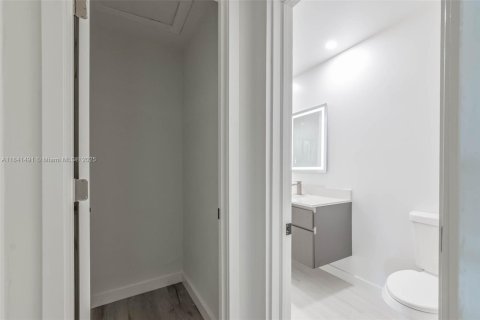 Appartement à louer à Miami, Floride: 3 chambres, 125.42 m2 № 1832493 - photo 9