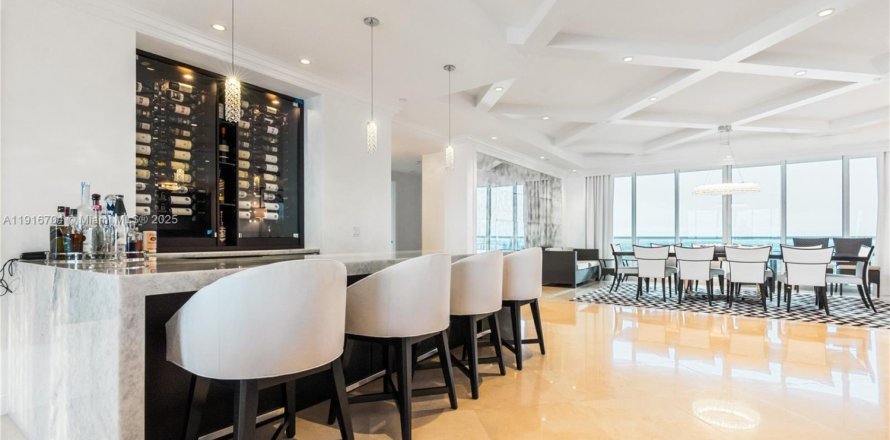 Condo in Fort Lauderdale, Florida, 3 bedrooms  № 1973805