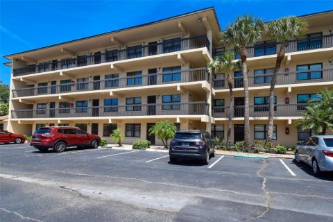 Condo in Bradenton, Florida, 1 bedroom  № 1659098 - photo 1