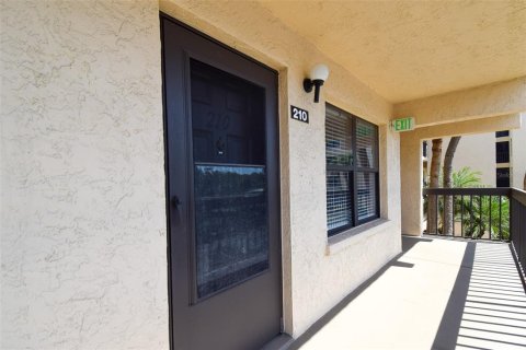 Condo in Bradenton, Florida, 1 bedroom  № 1659098 - photo 8