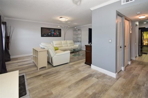 Condo in Bradenton, Florida, 1 bedroom  № 1659098 - photo 14