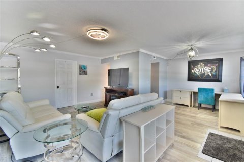 Condo in Bradenton, Florida, 1 bedroom  № 1659098 - photo 10