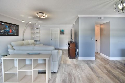Condo in Bradenton, Florida, 1 bedroom  № 1659098 - photo 9