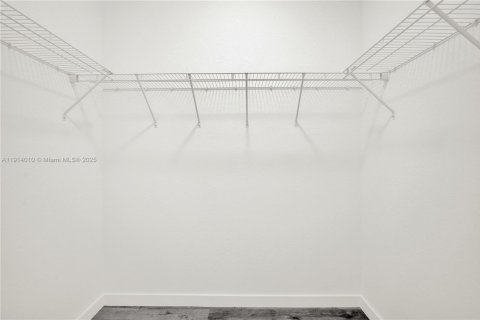 Adosado en alquiler en Miami, Florida, 5 dormitorios № 2059811 - foto 27