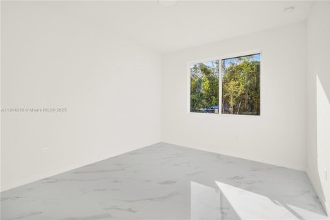 Adosado en alquiler en Miami, Florida, 5 dormitorios № 2059811 - foto 17