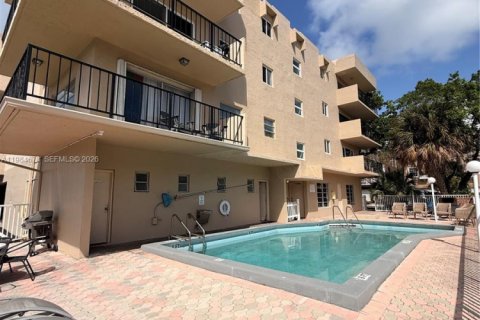 Condo in North Miami Beach, Florida, 2 bedrooms  № 2090490