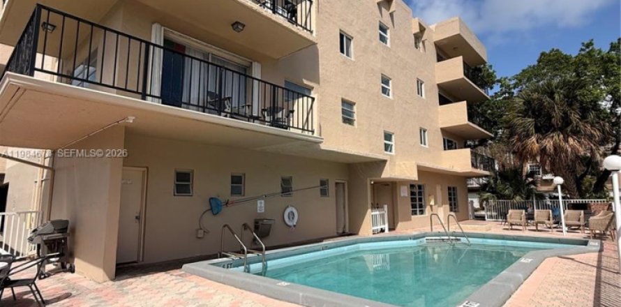 Condo in North Miami Beach, Florida, 2 bedrooms № 2090490