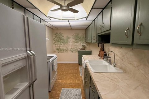 Condo in North Miami Beach, Florida, 2 bedrooms № 2090490 - photo 6