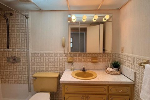Condo in North Miami Beach, Florida, 2 bedrooms № 2090490 - photo 14