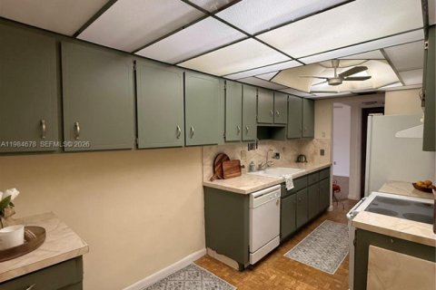 Condo in North Miami Beach, Florida, 2 bedrooms № 2090490 - photo 7