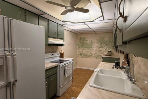 Condo in North Miami Beach, Florida, 2 bedrooms № 2090490 - photo 5