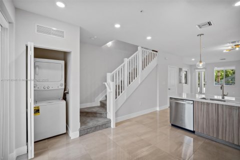 Снять в аренду кондоминиум в Дорал, Флорида 3 спальни, 122.17м2, № 1974872 - фото 10