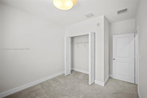 Снять в аренду кондоминиум в Дорал, Флорида 3 спальни, 122.17м2, № 1974872 - фото 21