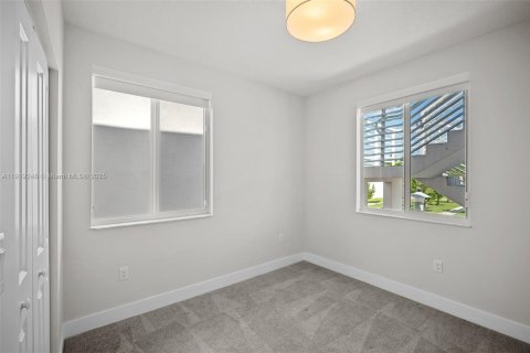 Снять в аренду кондоминиум в Дорал, Флорида 3 спальни, 122.17м2, № 1974872 - фото 18