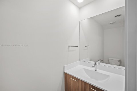 Снять в аренду кондоминиум в Дорал, Флорида 3 спальни, 122.17м2, № 1974872 - фото 6
