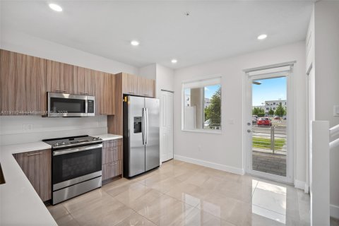 Снять в аренду кондоминиум в Дорал, Флорида 3 спальни, 122.17м2, № 1974872 - фото 8