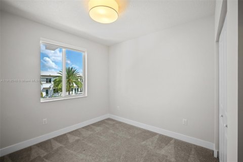Снять в аренду кондоминиум в Дорал, Флорида 3 спальни, 122.17м2, № 1974872 - фото 20