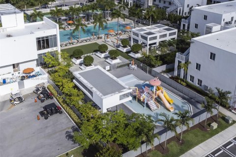 Снять в аренду кондоминиум в Дорал, Флорида 3 спальни, 122.17м2, № 1974872 - фото 23