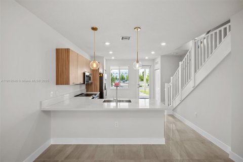 Снять в аренду кондоминиум в Дорал, Флорида 3 спальни, 122.17м2, № 1974872 - фото 5