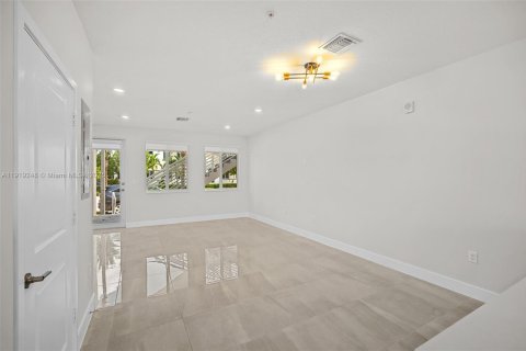 Снять в аренду кондоминиум в Дорал, Флорида 3 спальни, 122.17м2, № 1974872 - фото 7