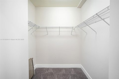 Снять в аренду кондоминиум в Дорал, Флорида 3 спальни, 122.17м2, № 1974872 - фото 17