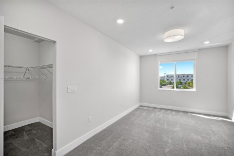 Снять в аренду кондоминиум в Дорал, Флорида 3 спальни, 122.17м2, № 1974872 - фото 13