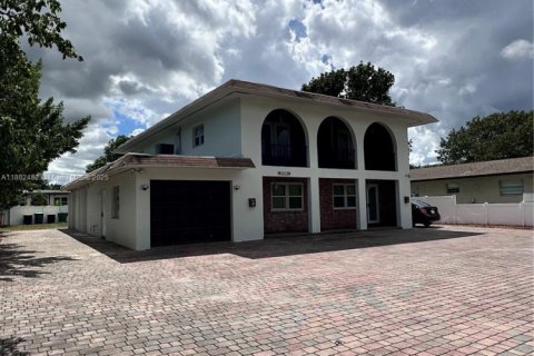 Купить коммерческую недвижимость в Дания-Бич, Флорида 315.59м2, № 2068219 - фото 3