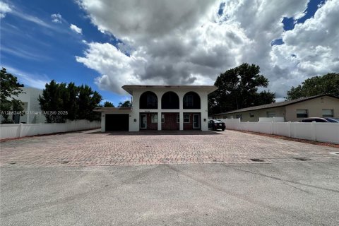 Купить коммерческую недвижимость в Дания-Бич, Флорида 315.59м2, № 2068219 - фото 2