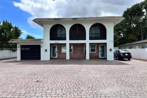 Коммерческая недвижимость в Дания-Бич, Флорида 315.59м2 № 2068219