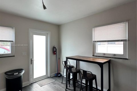 Купить коммерческую недвижимость в Дания-Бич, Флорида 315.59м2, № 2068219 - фото 8