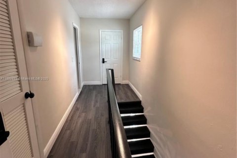 Купить коммерческую недвижимость в Дания-Бич, Флорида 315.59м2, № 2068219 - фото 16