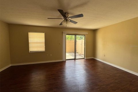 Adosado en alquiler en Dade City, Florida, 2 dormitorios, 122.63 m2 № 1822631 - foto 5