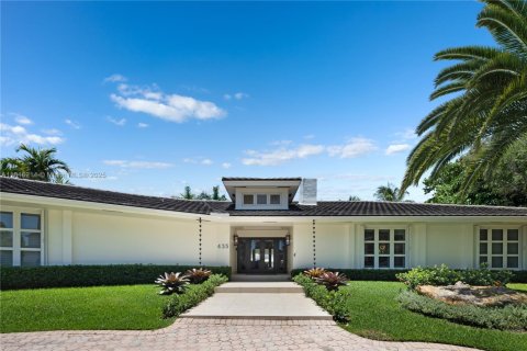 House in Coral Gables, Florida 6 bedrooms, 379.51 sq.m. № 1768614 - photo 3