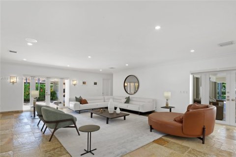 House in Coral Gables, Florida 6 bedrooms, 379.51 sq.m. № 1768614 - photo 7