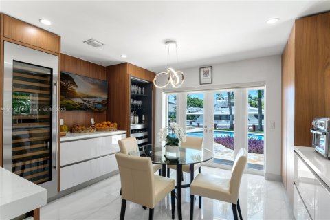 House in Coral Gables, Florida 6 bedrooms, 379.51 sq.m. № 1768614 - photo 16