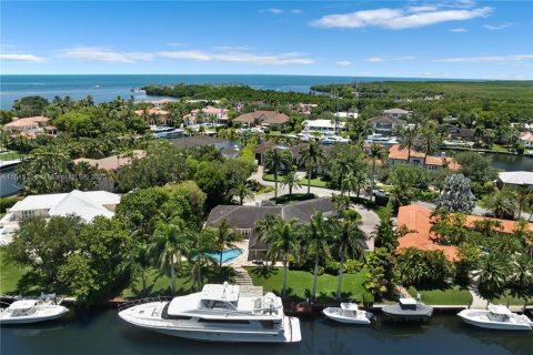 House in Coral Gables, Florida 6 bedrooms, 379.51 sq.m. № 1768614 - photo 30