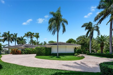 House in Coral Gables, Florida 6 bedrooms, 379.51 sq.m. № 1768614 - photo 4