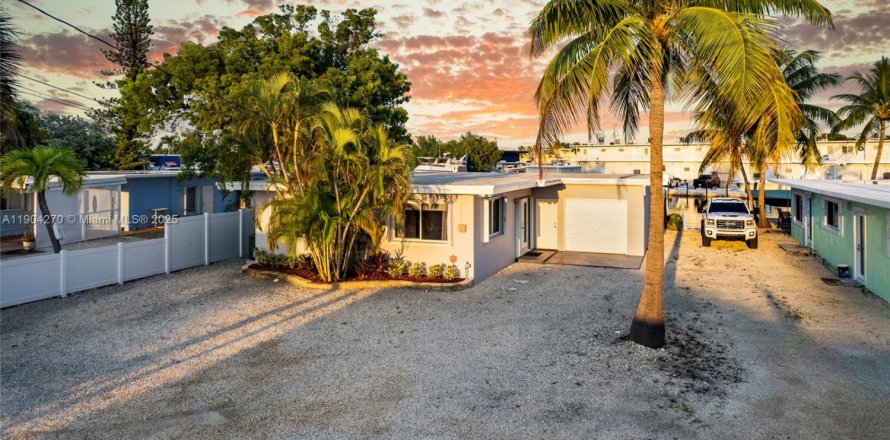 Дом в Тавернье, Флорида 3 спальни, 126.35м2 № 1954880