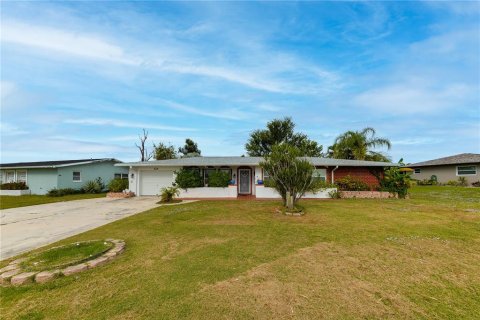 Villa ou maison à vendre à Rotonda, Floride: 4 chambres, 170.85 m2 № 2195264 - photo 2