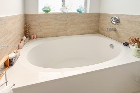 Снять в аренду виллу или дом в Майами, Флорида 4 спальни, 191.47м2, № 2005261 - фото 12