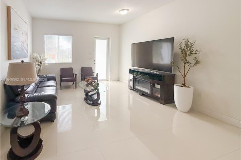 Снять в аренду виллу или дом в Майами, Флорида 4 спальни, 191.47м2, № 2005261 - фото 4