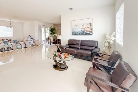 Снять в аренду виллу или дом в Майами, Флорида 4 спальни, 191.47м2, № 2005261 - фото 3