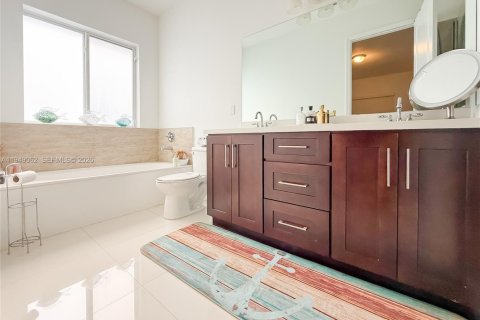 Снять в аренду виллу или дом в Майами, Флорида 4 спальни, 191.47м2, № 2005261 - фото 11