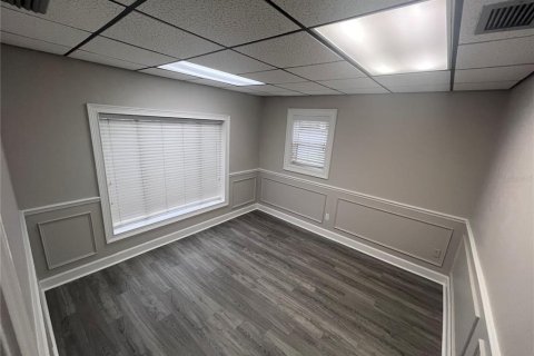 Propiedad comercial en alquiler en Gainesville, Florida, 569.03 m2 № 1901079 - foto 3