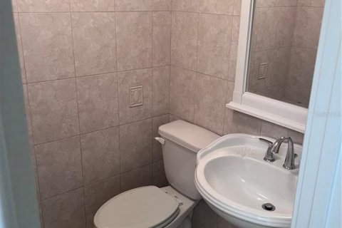 Propiedad comercial en alquiler en Gainesville, Florida, 569.03 m2 № 1901079 - foto 12