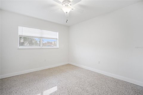 House in Treasure Island, Florida 3 bedrooms, 154.22 sq.m. № 1902239 - photo 15